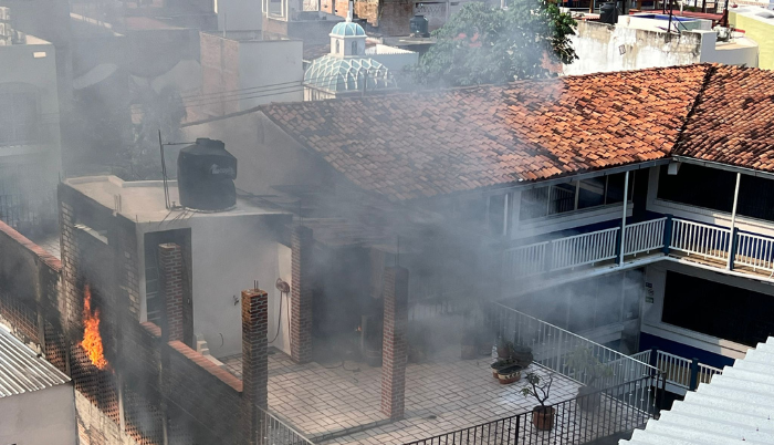 Voraz incendio en la colonia Emiliano Zapata es controlado sin personas lesionadas