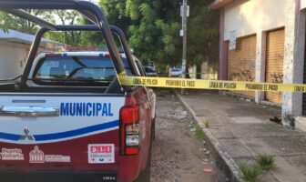 Indigente muere sobre banqueta en Puerto Vallarta