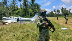 Avioneta se estrella en Chiapas con 460 kilos de droga
