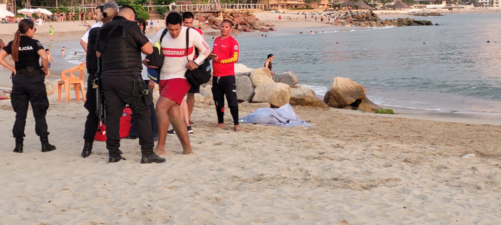 Turista pierde la vida en playa Flamingos, Puerto Vallarta