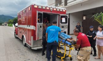 Adulto mayor cae del segundo piso de una vivienda en Villas del Real