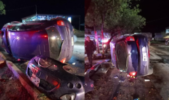 Abandonan vehículo tras volcadura en Mojoneras