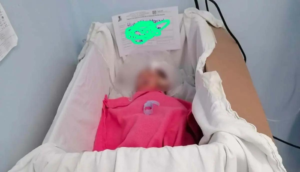 Recién nacido es clocado en caja de cartón en hospital de Oaxaca