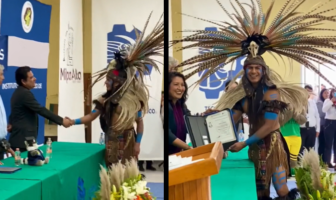 VIRAL: Joven se gradúa de ingeniero luciendo atuendo prehispánico