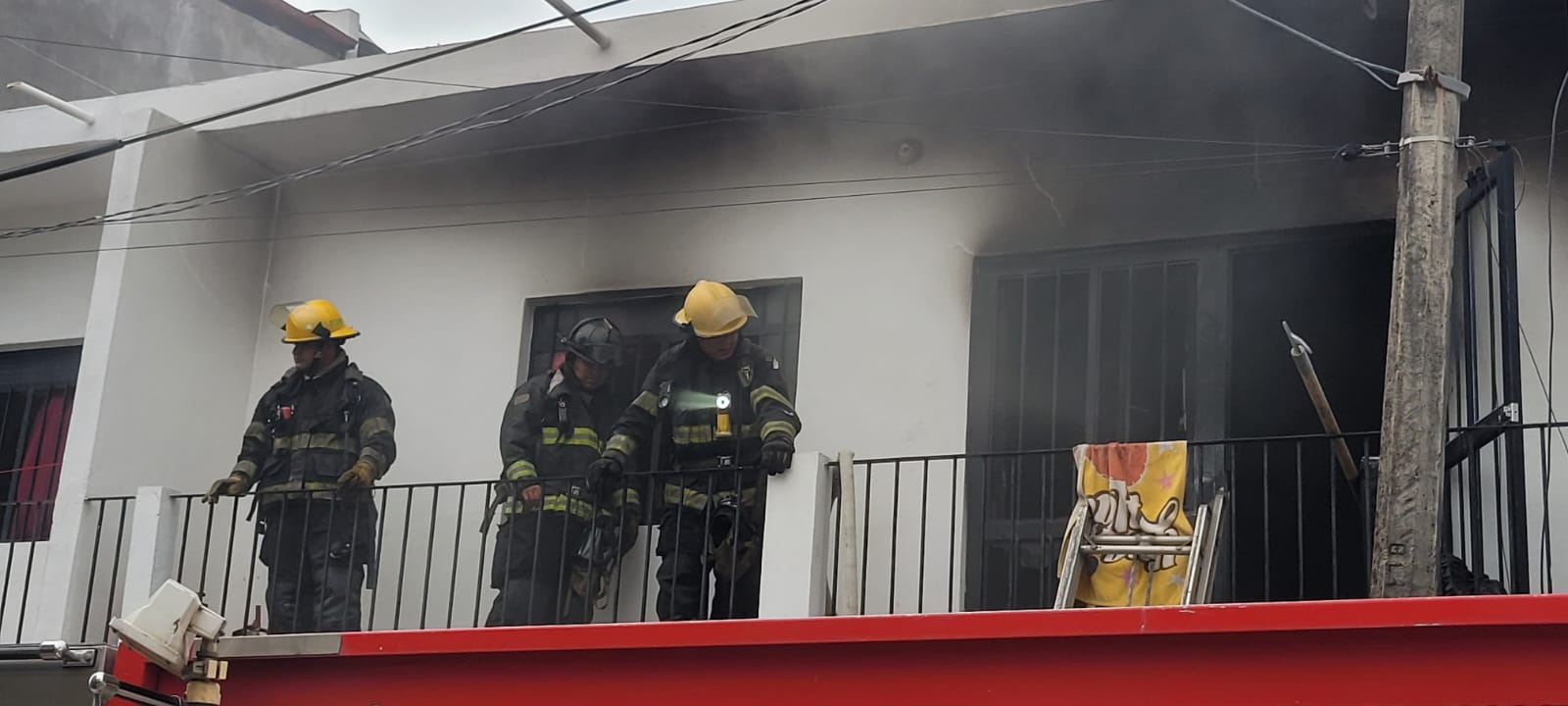 Incendio consume segundo piso de vivienda en El Pitillal