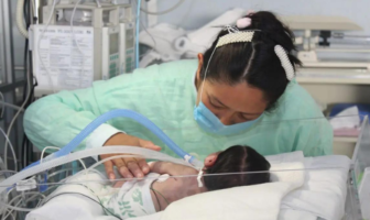 Éxito en el IMSS: Retiran tumor gigante y salvan vida de recién nacida