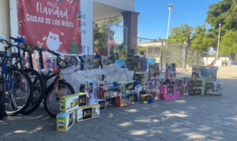 Reparten juguetes con las iniciales "JGL" en Sinaloa
