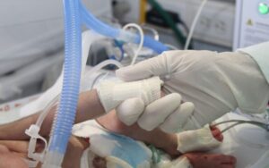 Éxito en el IMSS: Retiran tumor gigante y salvan vida de recién nacida