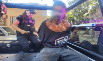 Policías detienen a sujeto que robó bolso a mujer Policías detienen a sujeto que robó bolso a mujer