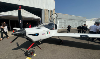 Presentan al Halcón II, primer avión hecho en México