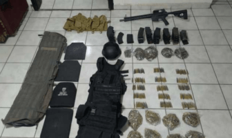 GN y Ejército mexicano aseguran vehículos con armamento en Sonora