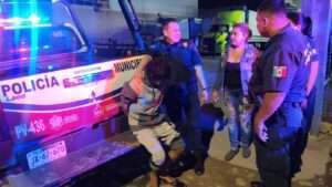 Autoridades ponen a salvo a joven que se encontraba en la azotea de Macroplaza