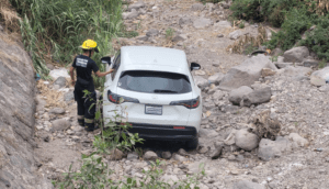Vehículo cae a canal de la colonia Bugambilias, es el tercero en una semana