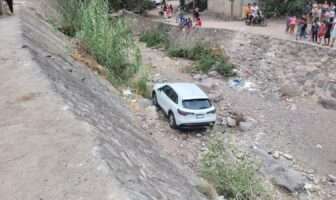 Vehículo cae a canal de la colonia Bugambilias, es el tercero en una semana