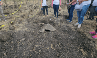 Hallan restos de al menos 17 personas en fosa clandestina de Michoacán