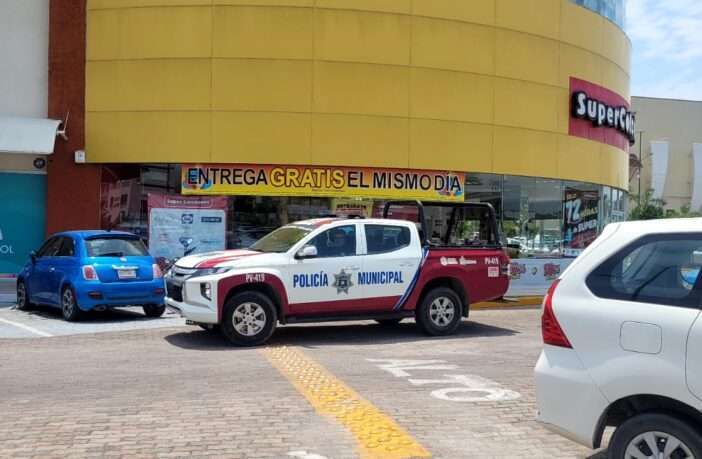 Motoladrones asaltan a cuentahabiente en Plaza Caracol y se llevan 150 mil pesos