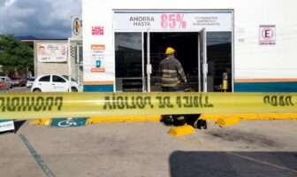 Incendio en Farmacia Médisim en El Calvario: Sin Lesionados, Solo Daños Materiales Incendio en Farmacia Médisim en El Calvario: Sin Lesionados, Solo Daños Materiales