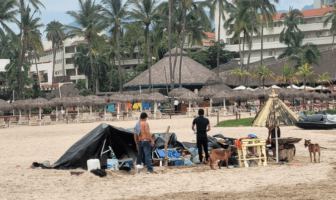 Playa del Holi se convierte en refugio para indigentes Playa del Holi se convierte en refugio para indigentes