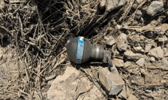 Jalostotitlán: Aseguran vehículo robado con arma y droga, y desactivan artefactos explosivos