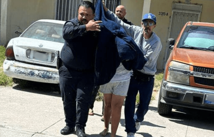 Policía salva a niño atrapado en incendio en Guadalajara