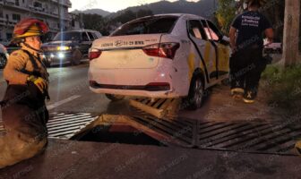 Volcadura en el Libramiento deja dos personas lesionadas