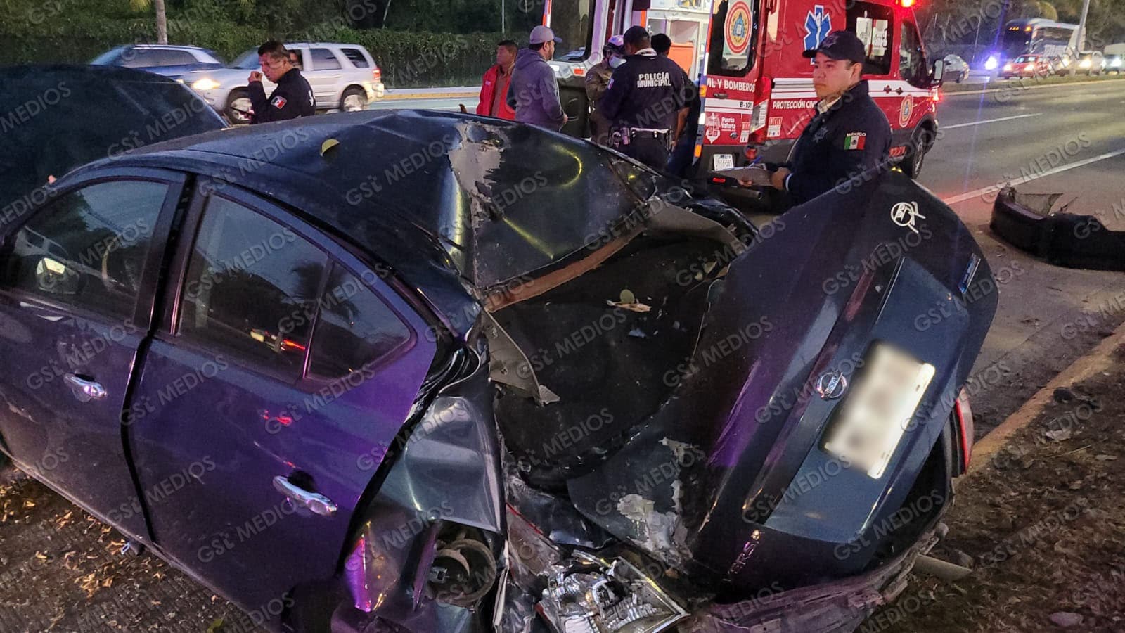 Destroza su vehículo en la Medina Ascencio y vive para contarlo