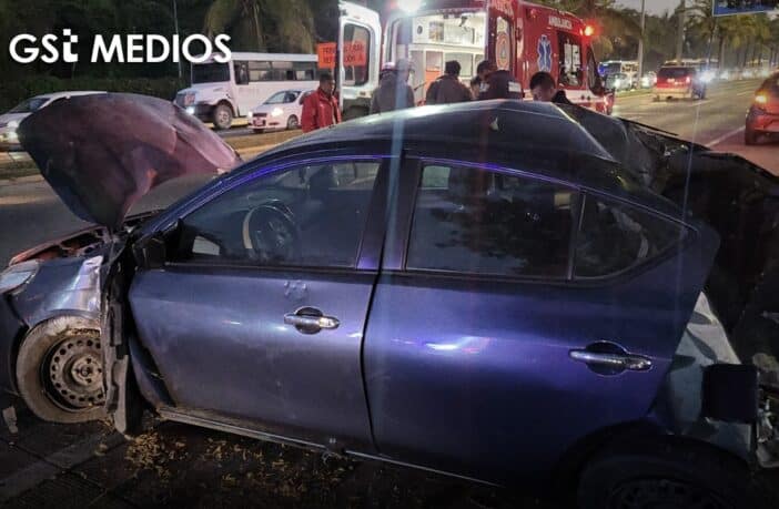Destroza su vehículo en la Medina Ascencio y vive para contarlo