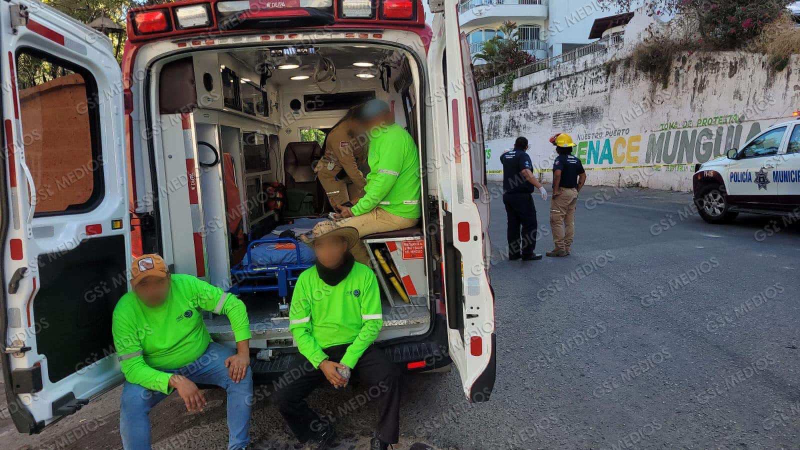 Incendio en camión de basura en Puerto Vallarta deja tres intoxicados