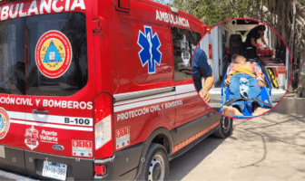 Hombre se desvanece en vía pública de Puerto Vallarta y es víctima de robo