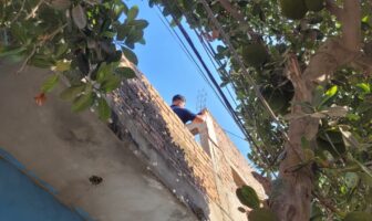 Albañil recibe descarga eléctrica en la colonia Laguna del Valle; se salva de milagro Albañil recibe descarga eléctrica en la colonia Laguna del Valle; se salva de milagro