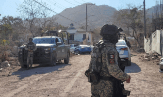 Madrugada de tensión en Puerto Vallarta: fuerzas federales sitian calle en Linda Vista Océano
