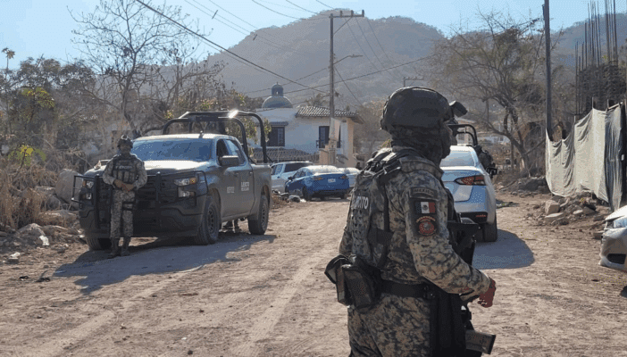 Madrugada de tensión en Puerto Vallarta: fuerzas federales sitian calle en Linda Vista Océano