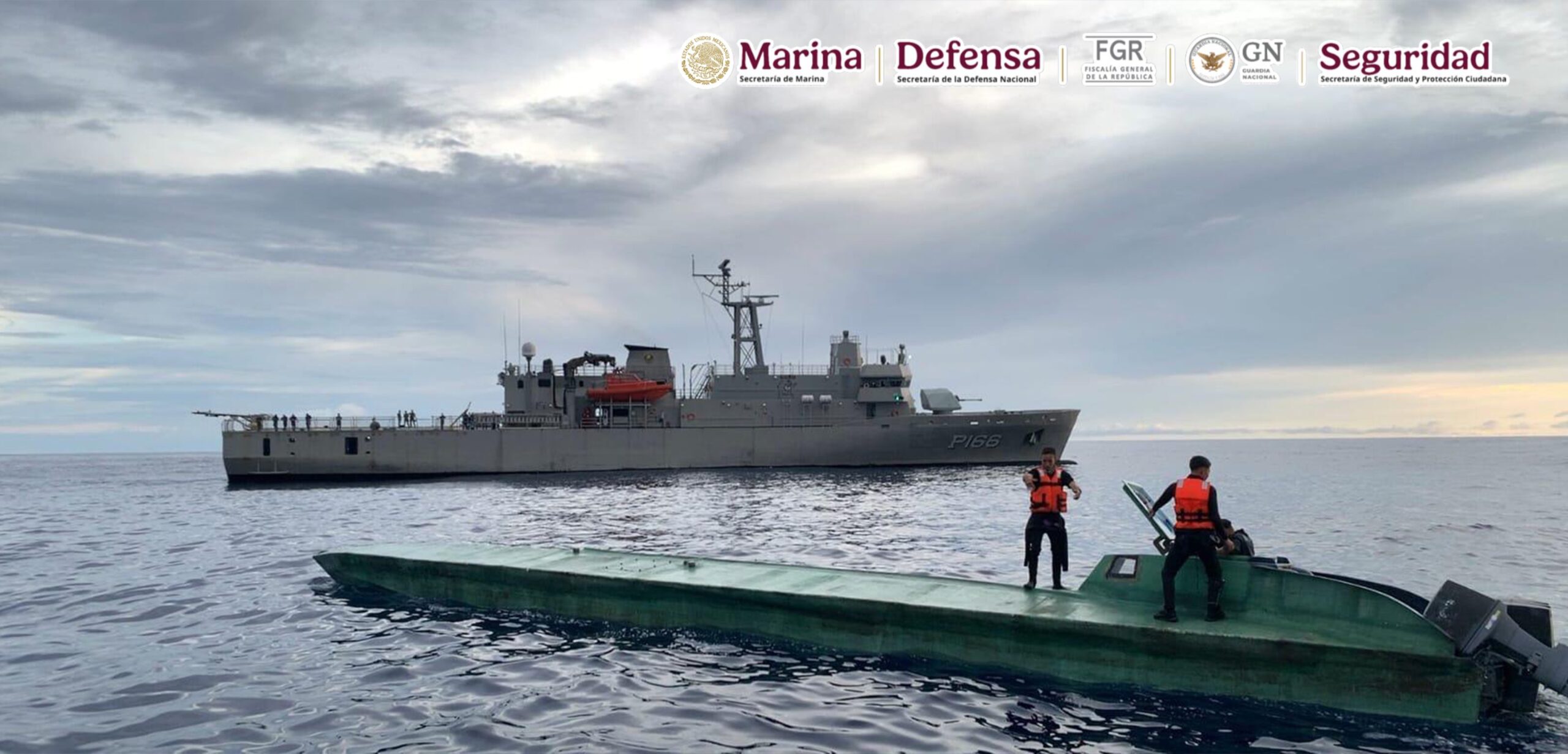 Marina asegura más de 3.5 toneladas de droga en embarcación semisumergible frente a las costas de Guerrero