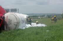 Volcadura de pipa provoca derrame de gasolina en autopista a Los Altos, en Tepatitlán