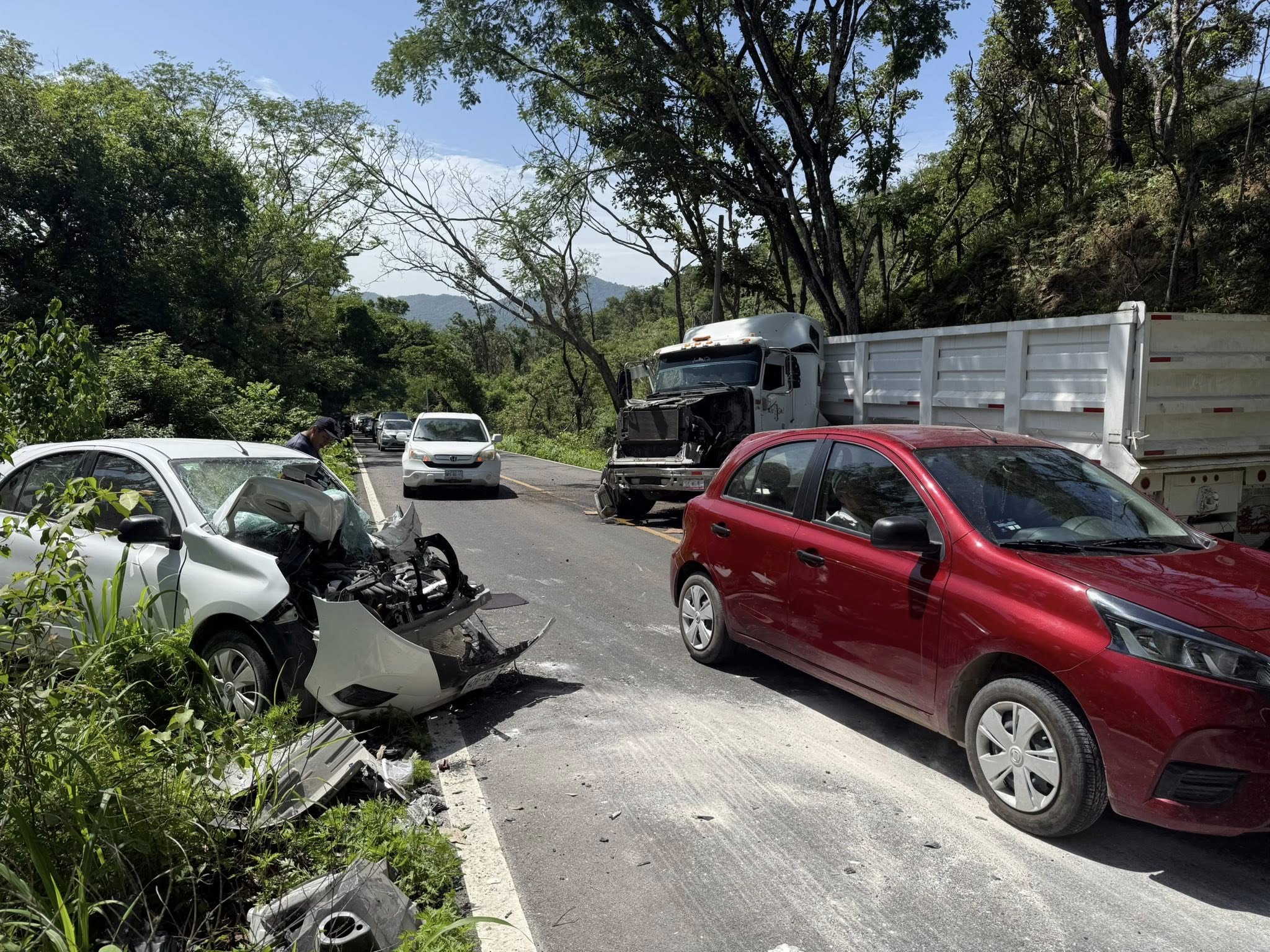 Choque frontal en Cabo Corrientes deja una persona gravemente herida