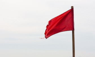 Mantienen bandera roja en cuatro playas por alto oleaje y corrientes de retorno