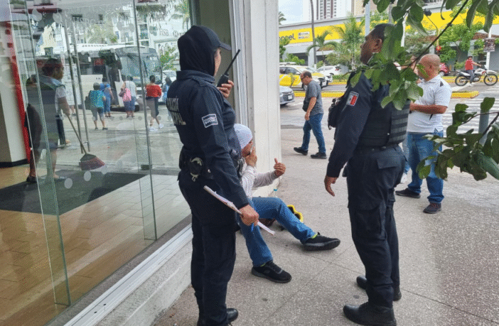 “Moto fantasma” atropella a ciclista en Las Glorias, Puerto Vallarta