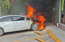 Se incendia vehículo en la colonia La Floresta de Puerto Vallarta