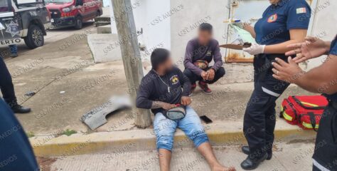 Motociclista resulta lesionado tras choque con camioneta en Lomas del Coapinole