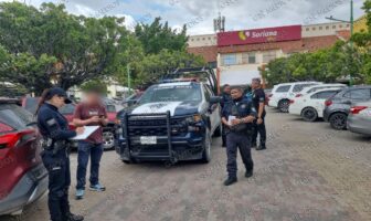 Asaltan a cuentahabiente en Plaza Caracol; le roban 100 mil pesos en efectivo