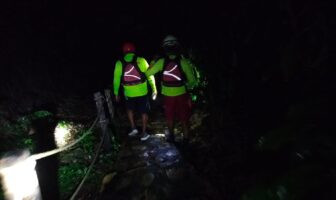 Rescatan a jóvenes atrapados en la cascada El Nogalito en Puerto Vallarta