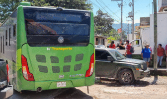 Choque entre camión de Mi Transporte y camioneta Jeep en La Floresta