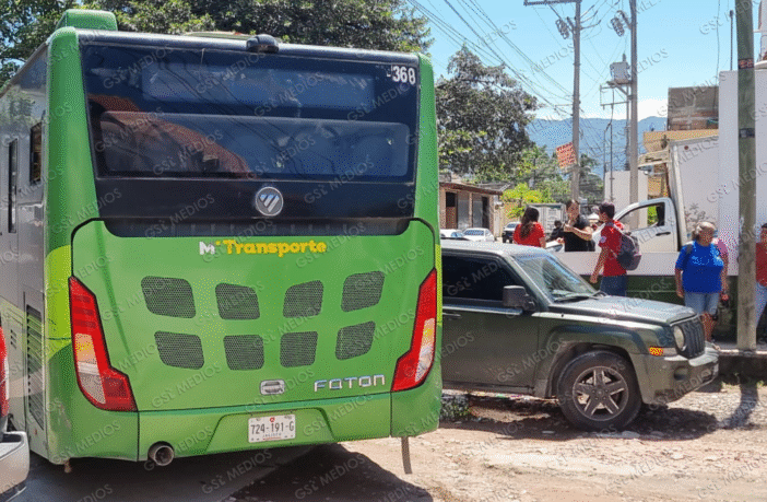 Choque entre camión de Mi Transporte y camioneta Jeep en La Floresta