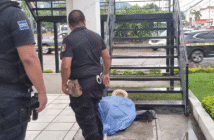 Noticias de Puerto Vallarta | NotiespacioPV | Muere adulto mayor en escaleras de plaza en Fluvial Vallarta