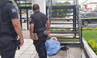 Muere adulto mayor en escaleras de plaza en Fluvial Vallarta Notiespacio PV | Muere adulto mayor en escaleras de plaza en Fluvial Vallarta