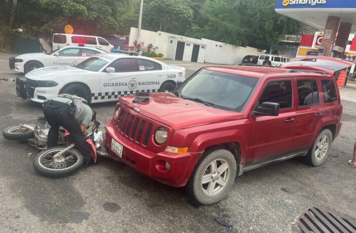 Notiespacio PV | Dos motociclistas resultan lesionados tras choque en Mismaloya