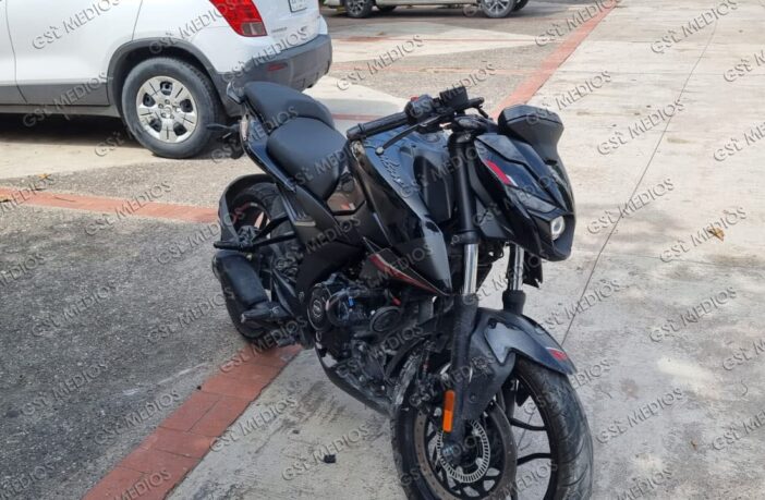 Derrapa y abandona su motocicleta…placas tenían reporte de robo