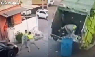 Monterrey: Captan a recolectores de basura peleándose a golpes