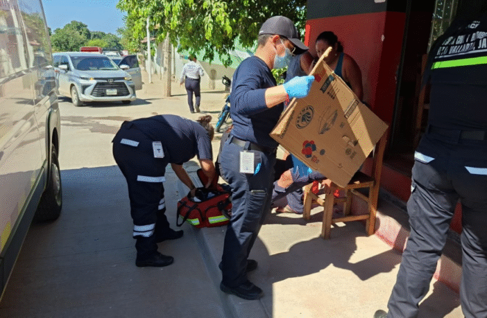 Motociclista choca con camioneta en la colonia 12 de octubre Motociclista choca con camioneta en la colonia 12 de octubre
