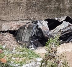 Hallan camioneta arrastrada por la corriente con una persona sin vida en La Floresta